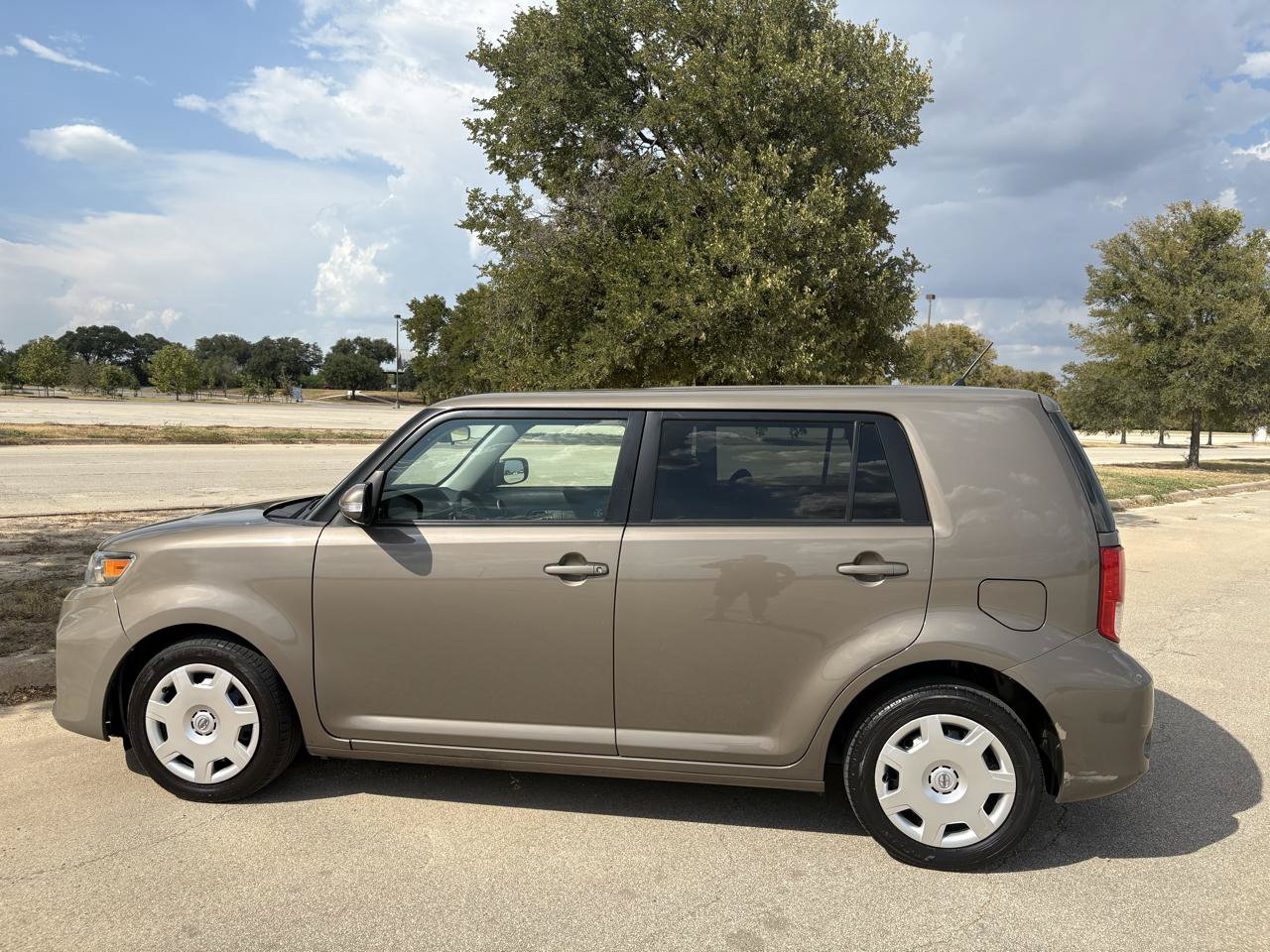Used 2013 Scion xB FWD image 13