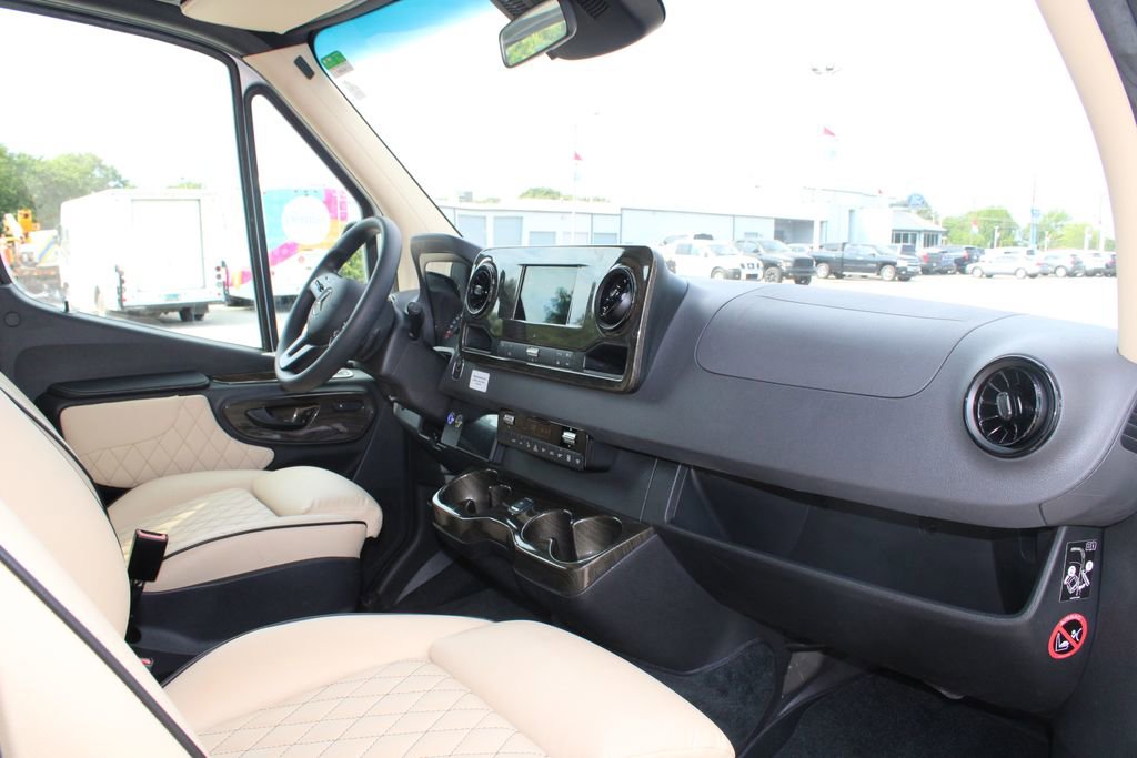 Used 2021 Mercedes-Benz Sprinter 3500 image 23