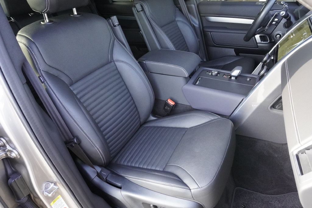 Used 2021 Land Rover Discovery S R-Dynamic AWD/4WD image 23