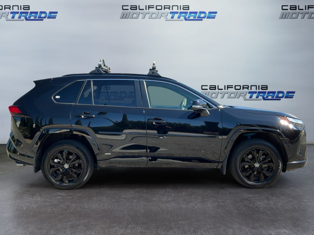 Used 2024 Toyota RAV4 SE w/ Convenience Package AWD/4WD image 4
