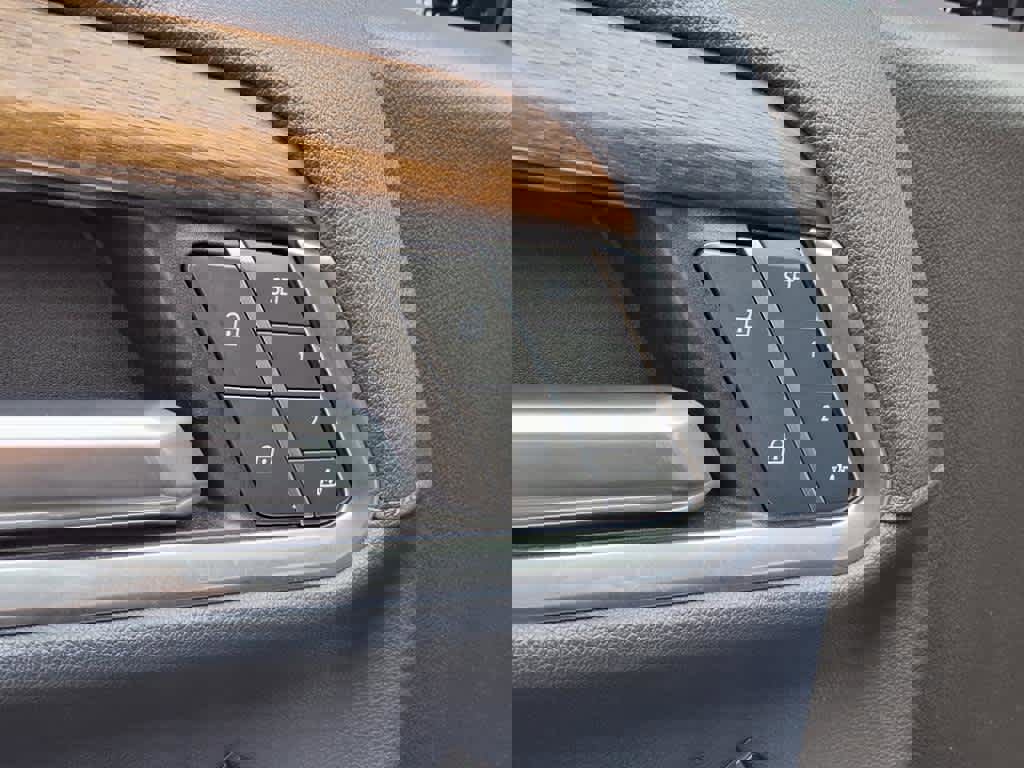 Used 2022 Chevrolet Silverado 1500 High Country w/ High Country Premium Package image 9