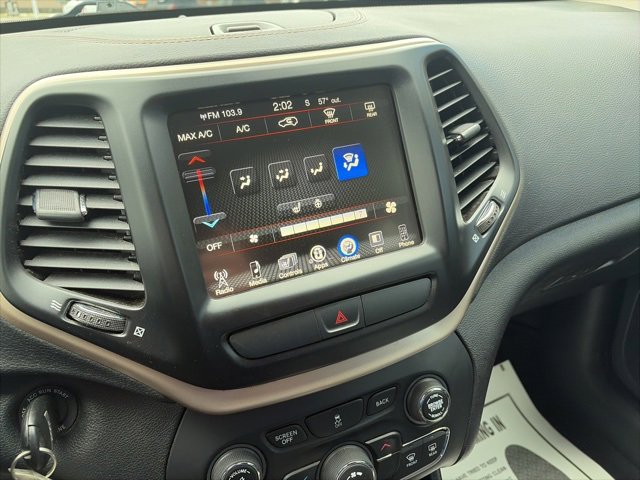 Used 2017 Jeep Cherokee Latitude w/ Cold Weather Group image 12