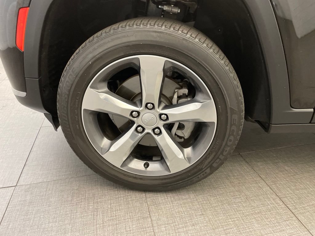 Certified 2024 Jeep Grand Cherokee L Limited AWD/4WD image 11