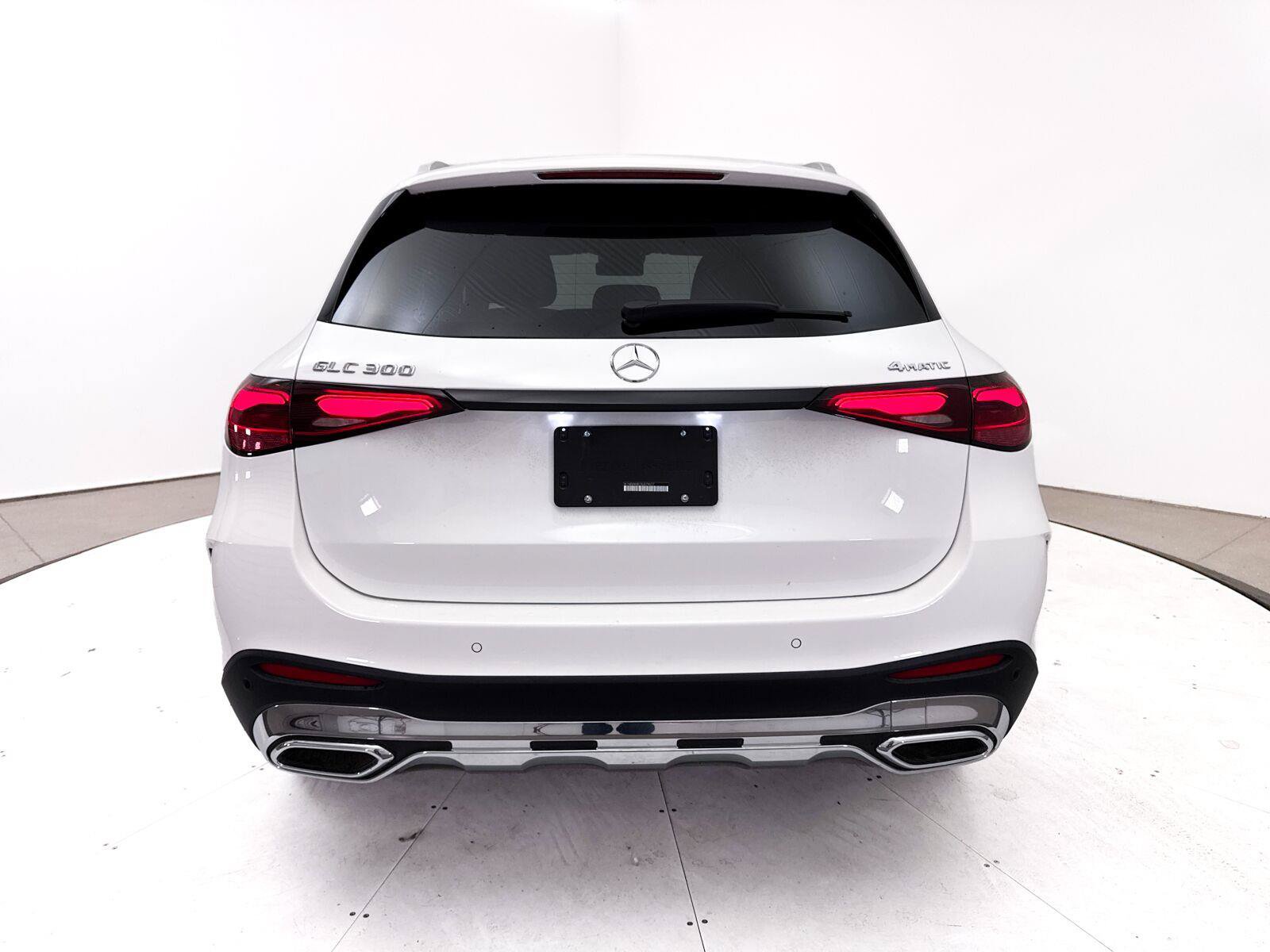 Used 2025 Mercedes-Benz GLC 300 4MATIC image 17