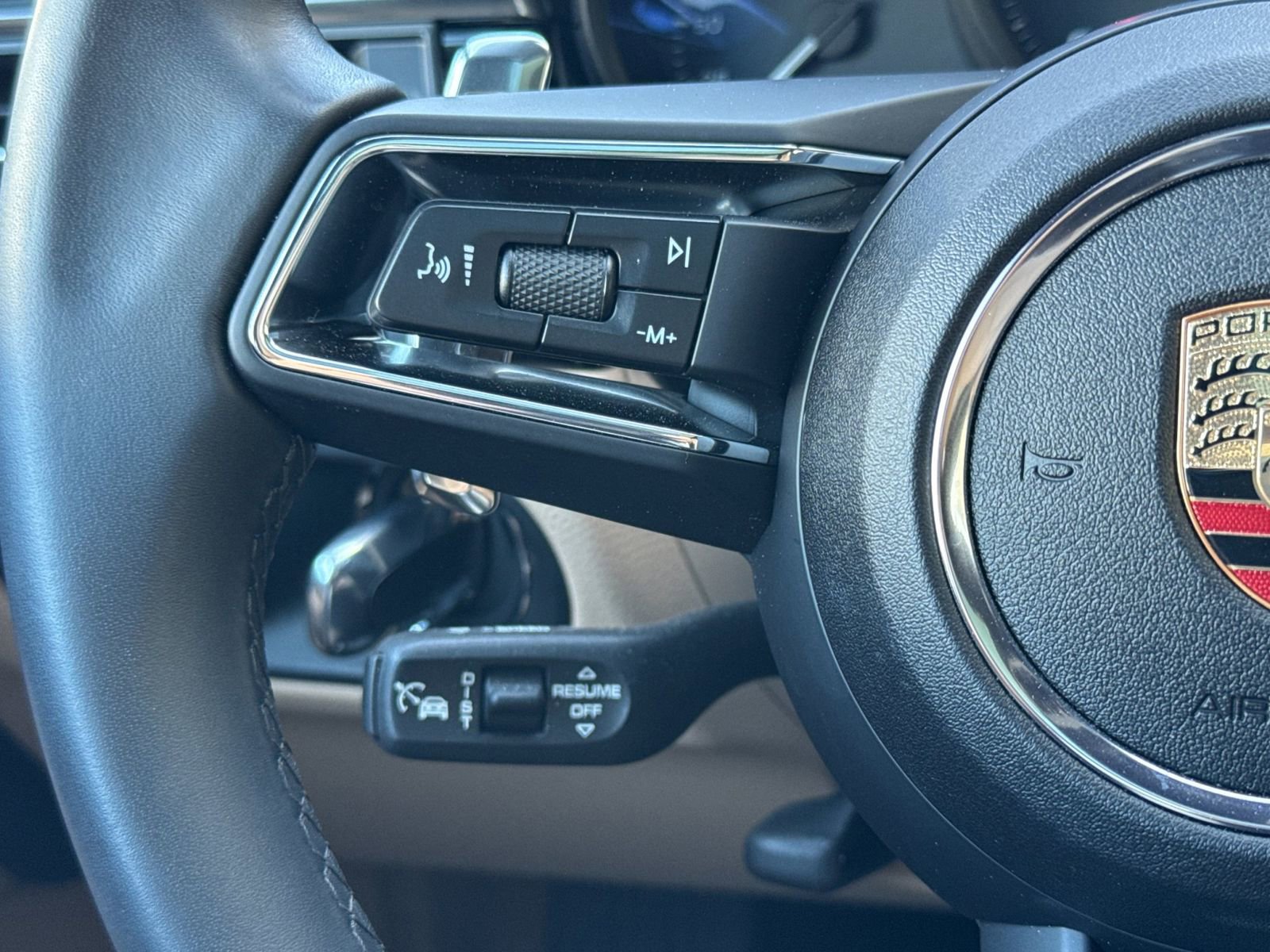 Certified 2025 Porsche Macan image 27