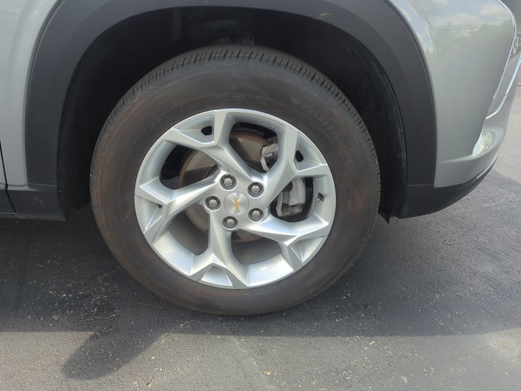 Certified 2024 Chevrolet Trax LS w/ LS Convenience Package FWD image 23