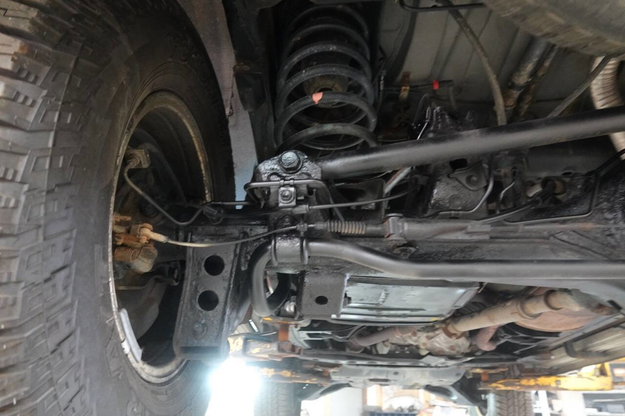 Used 2002 Toyota Land Cruiser AWD/4WD image 96