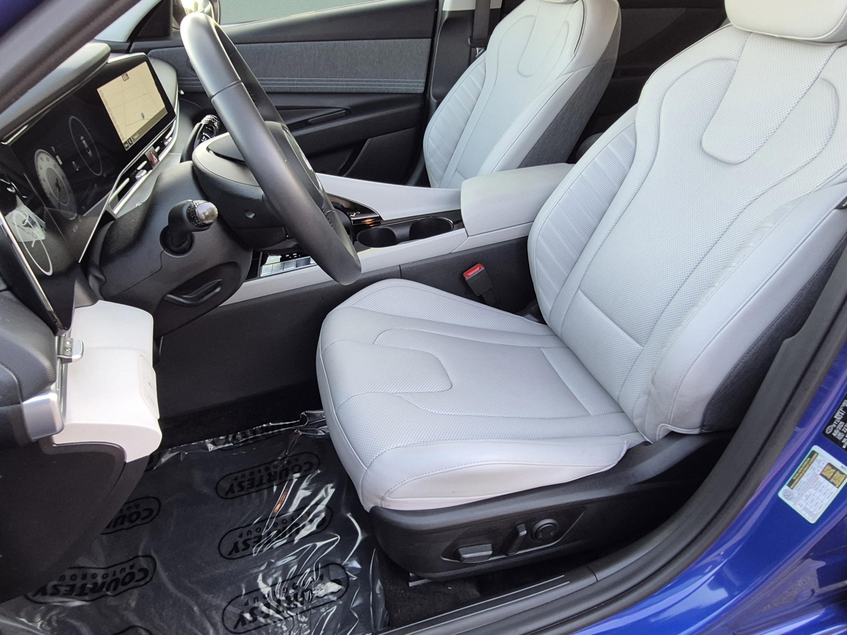 Used 2025 Hyundai Elantra Limited FWD image 18