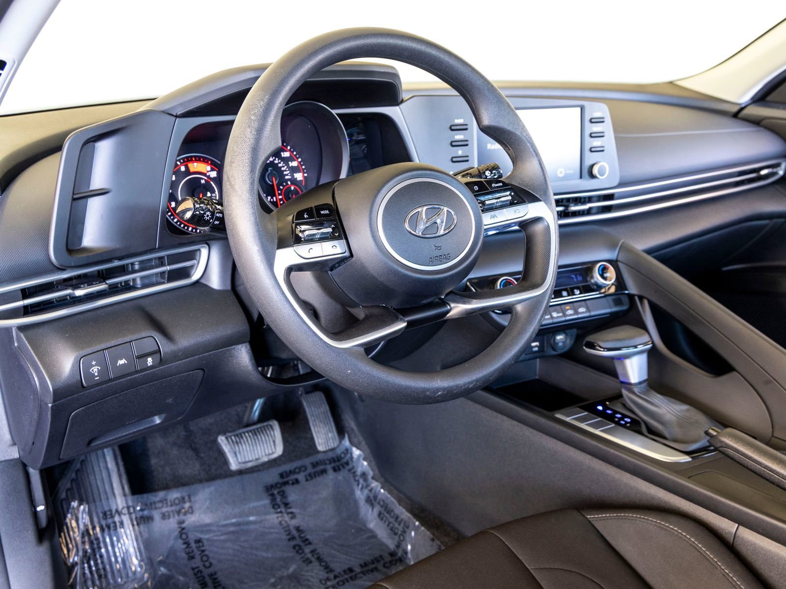 Used 2023 Hyundai Elantra SEL w/ Cargo Package image 17