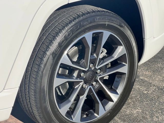 Used 2022 Jeep Grand Cherokee Overland w/ Advanced Protech Group III image 17