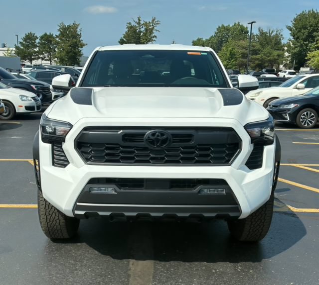 Used 2026 Toyota Tacoma TRD Off-Road AWD/4WD image 2
