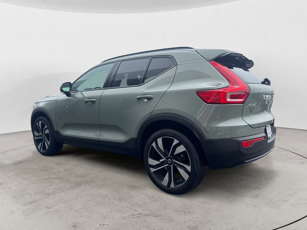 Used 2023 Volvo XC40 B5 Plus w/ Protection Package Premier image 4