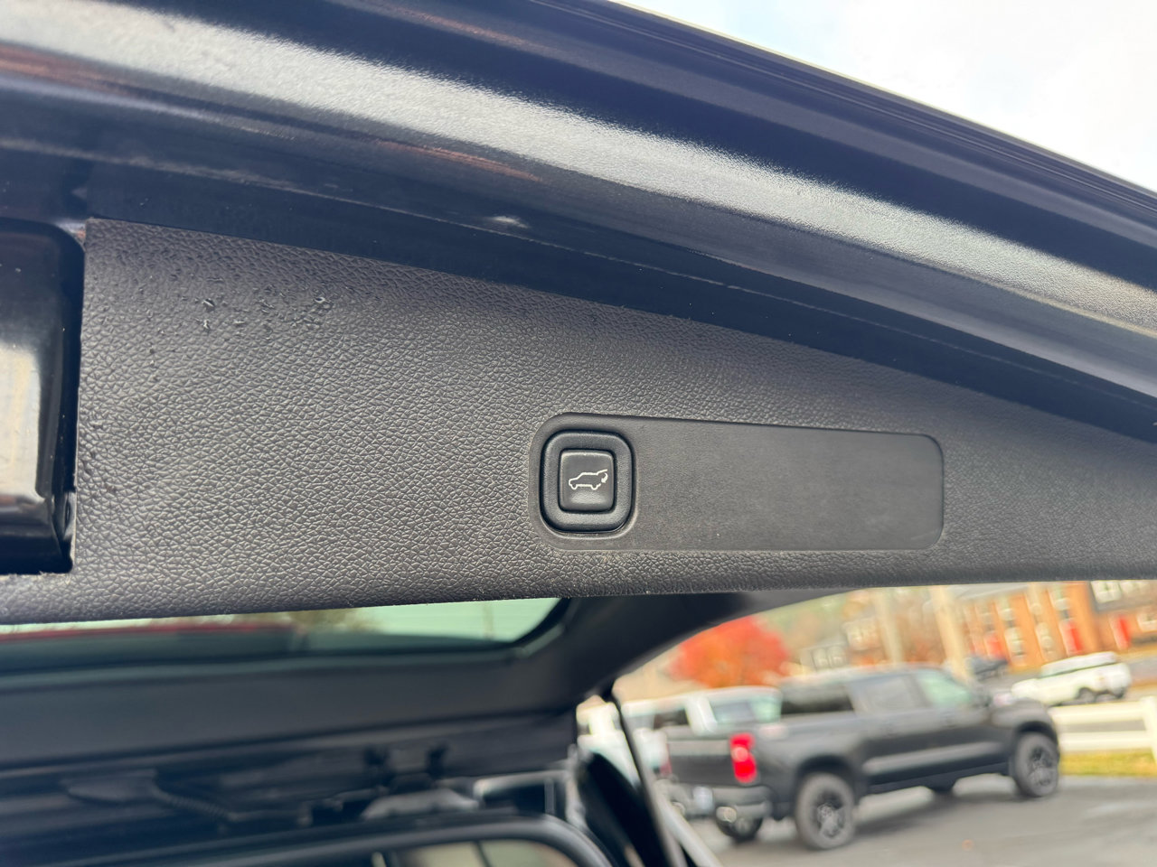 Used 2011 GMC Yukon XL Denali image 22