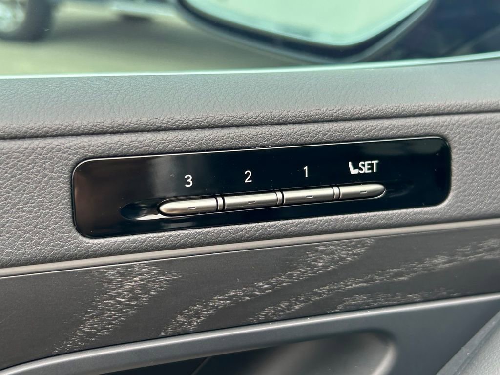 Used 2025 Lexus LX 700h Luxury image 28