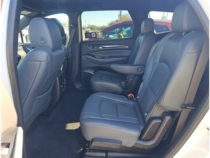 Used 2022 Buick Enclave Essence image 23