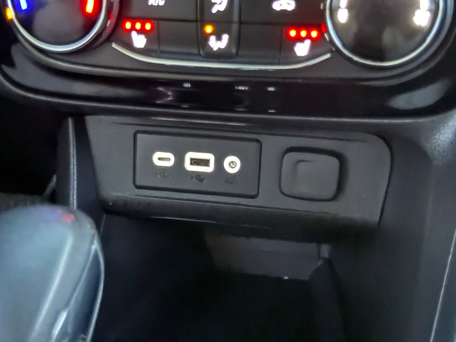 Used 2022 Buick Encore GX Preferred w/ Cold Weather Comfort Package FWD image 23