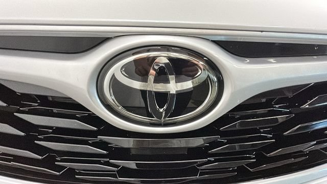Used 2023 Toyota Highlander L FWD image 8
