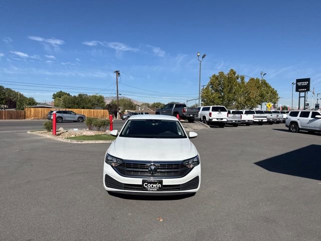 Used 2024 Volkswagen Jetta SE image 3