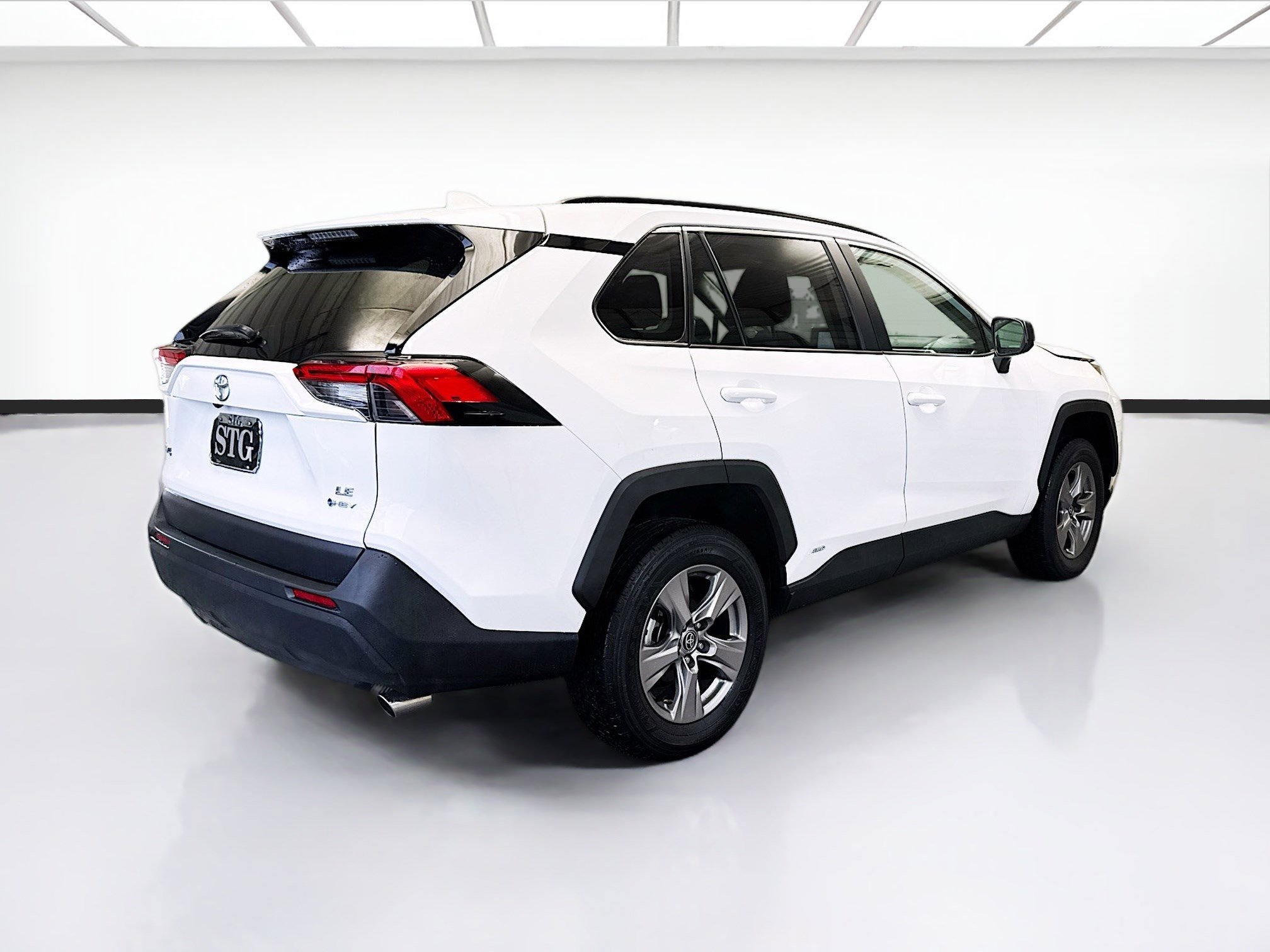 Used 2025 Toyota RAV4 LE image 4