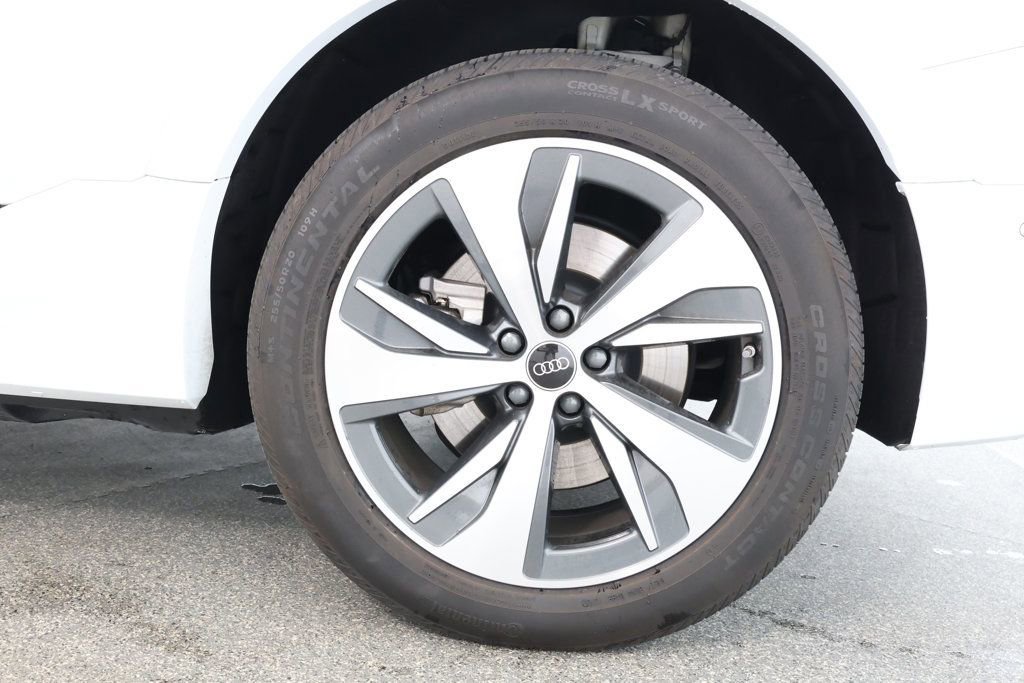 Used 2024 Audi Q8 e-tron Premium Plus w/ Premium Plus Package image 9