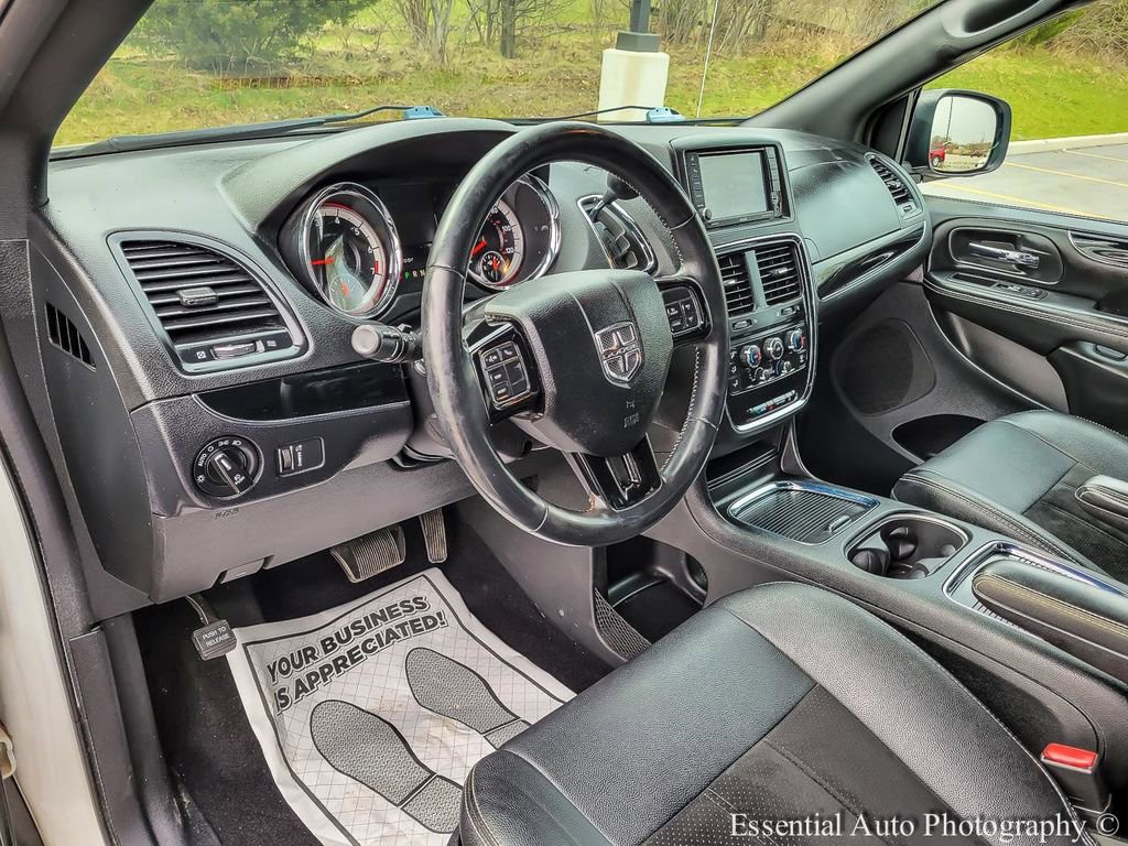 Used 2018 Dodge Grand Caravan SXT w/ Blacktop Package image 9