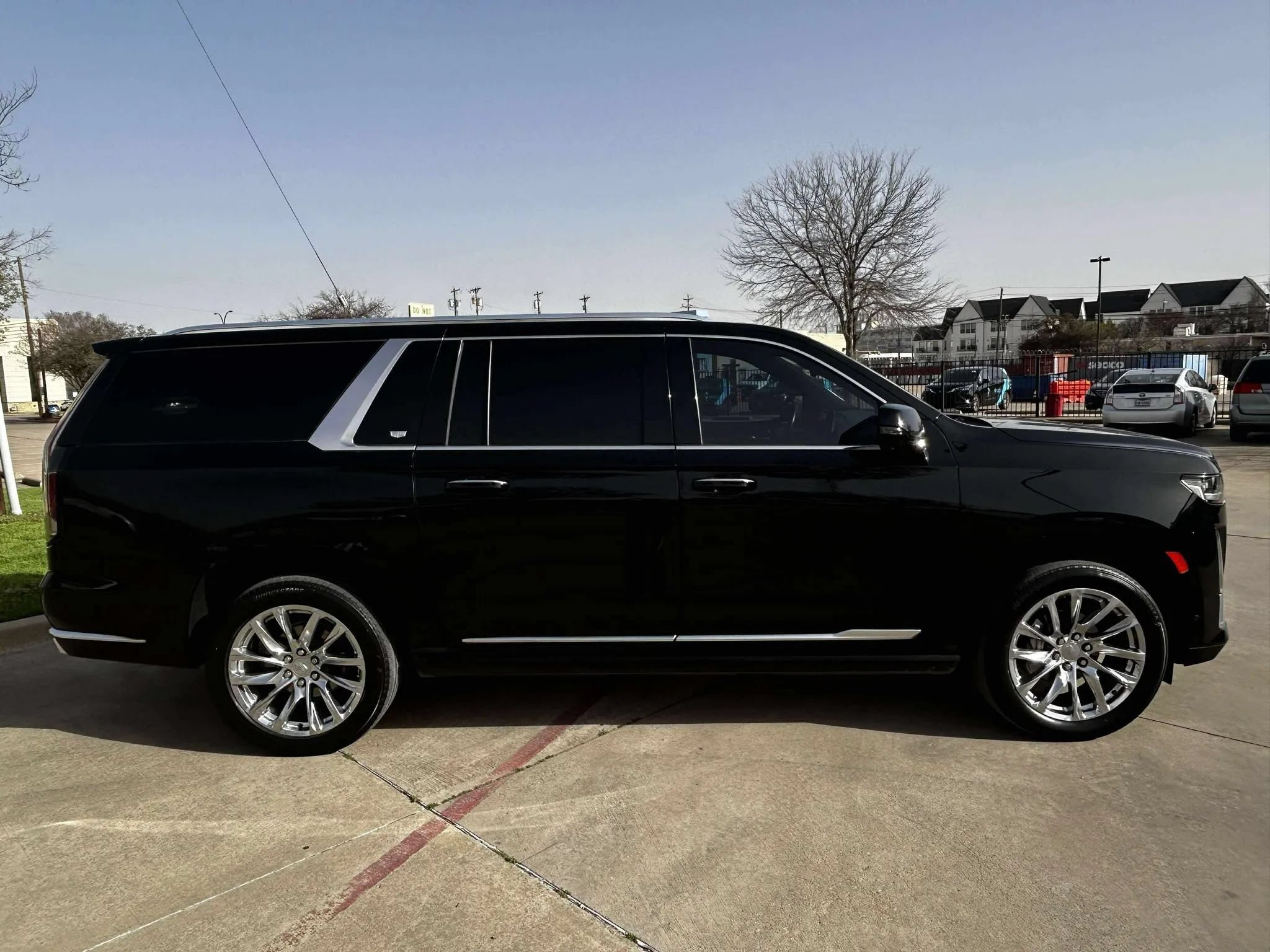 Used 2023 Cadillac Escalade ESV Premium Luxury w/ LPO, Radiant Package AWD/4WD image 6