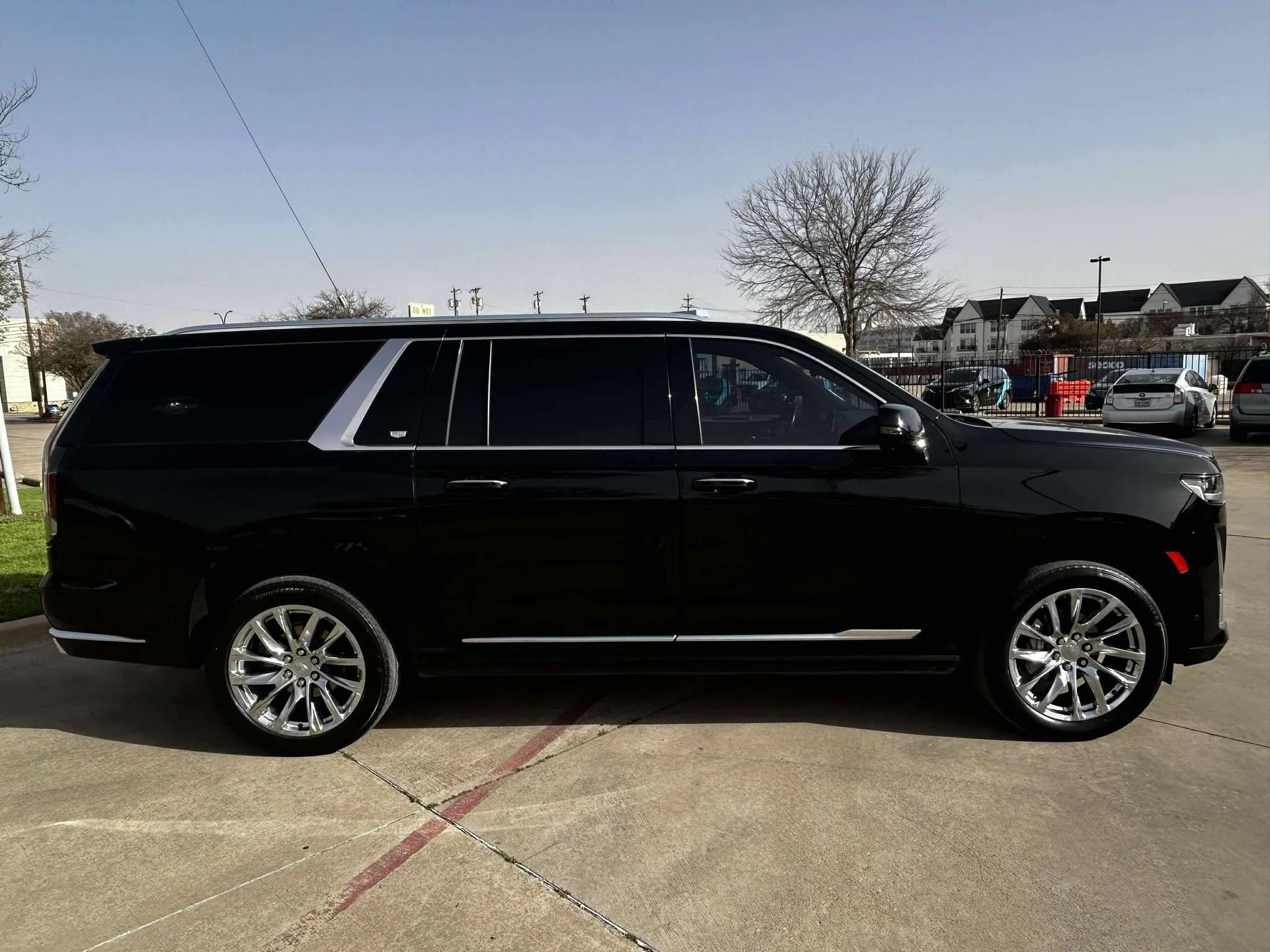 Used 2023 Cadillac Escalade ESV Premium Luxury w/ LPO, Radiant Package AWD/4WD image 6