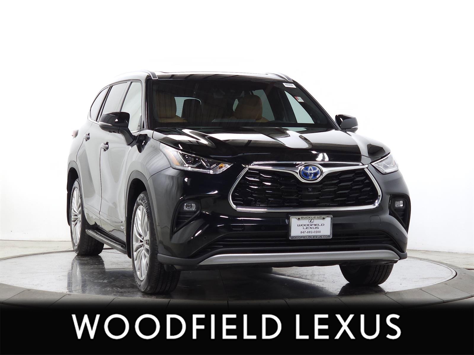 Used 2024 Toyota Highlander Platinum image 1