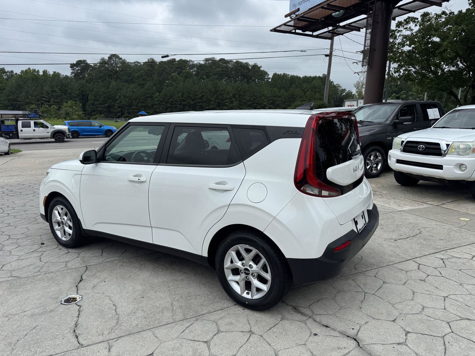 Used 2022 Kia Soul S FWD image 10