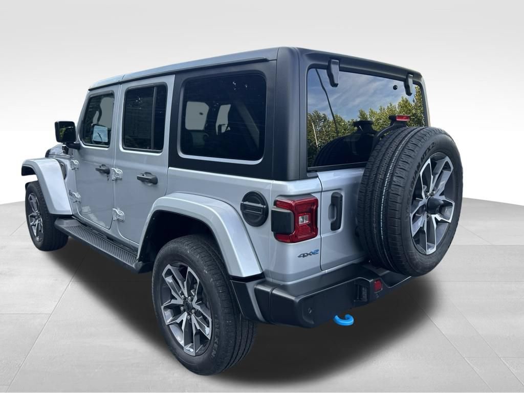 Used 2024 Jeep Wrangler Unlimited w/ Convenience Group AWD/4WD image 3