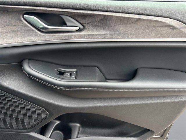 Used 2024 Jeep Grand Cherokee L Limited w/ Luxury Tech Group II image 24