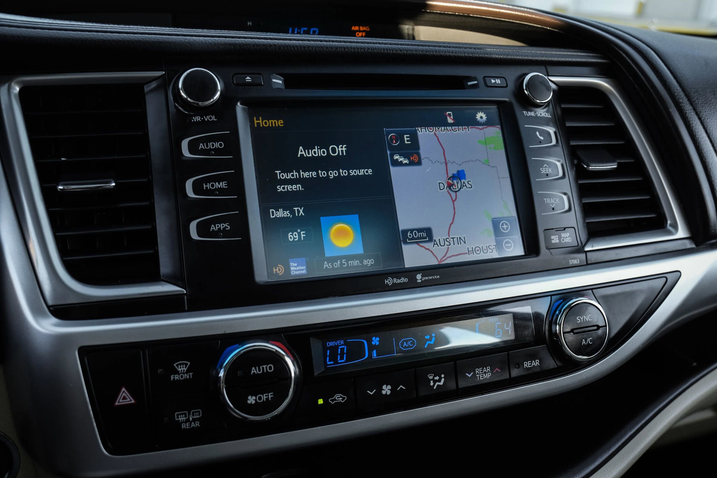 Used 2015 Toyota Highlander XLE image 25