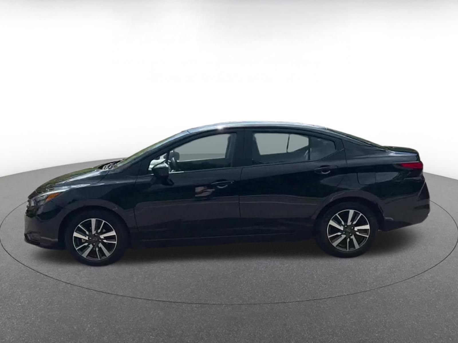 Used 2025 Nissan Versa SV FWD image 9