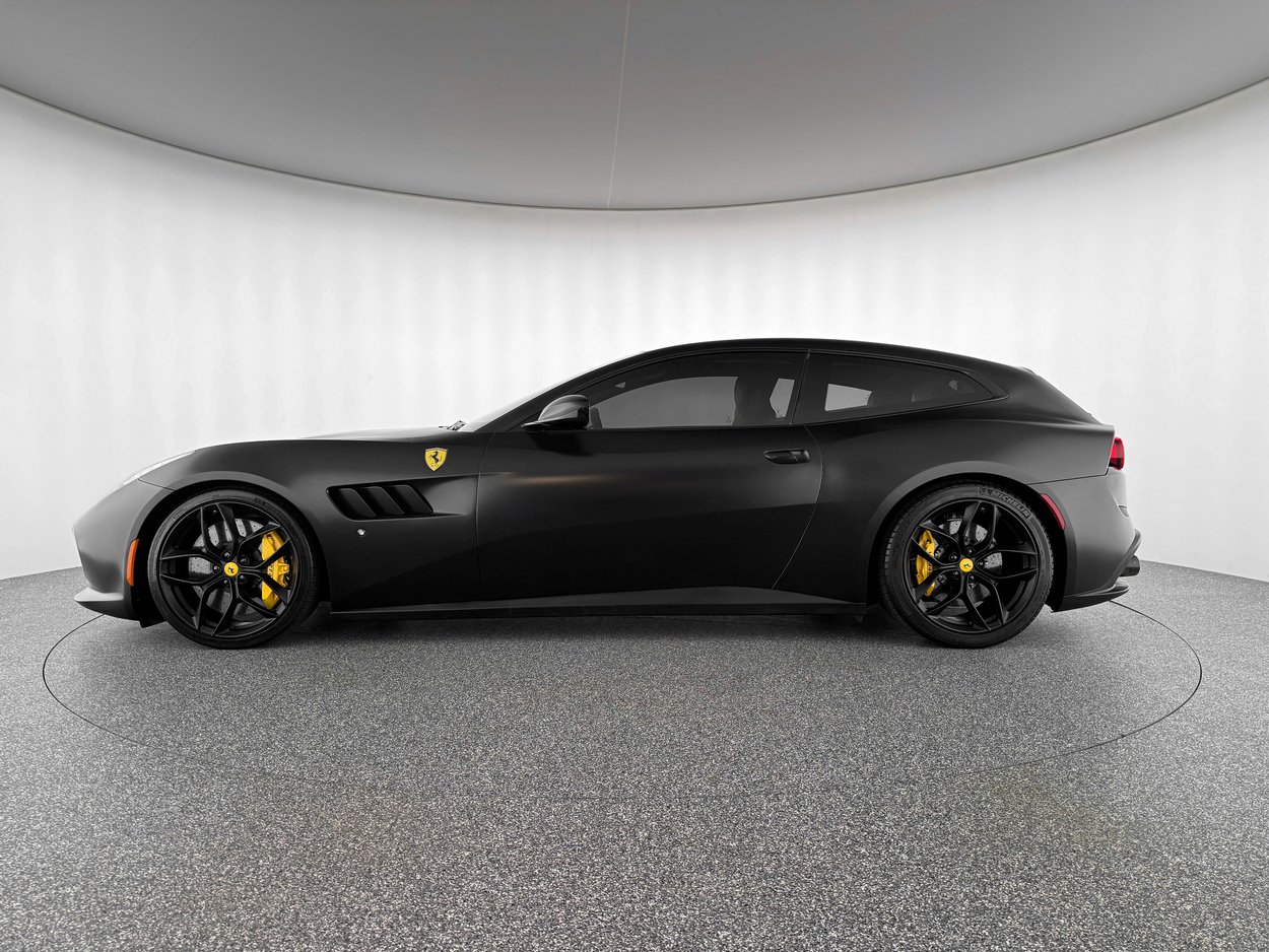 Used 2018 Ferrari GTC4Lusso T image 2