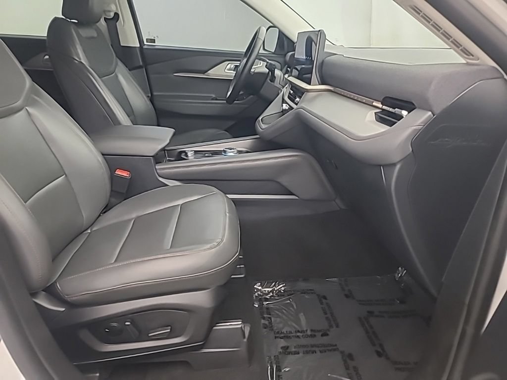 Used 2025 Ford Explorer Active w/ Active Comfort Package AWD/4WD image 15