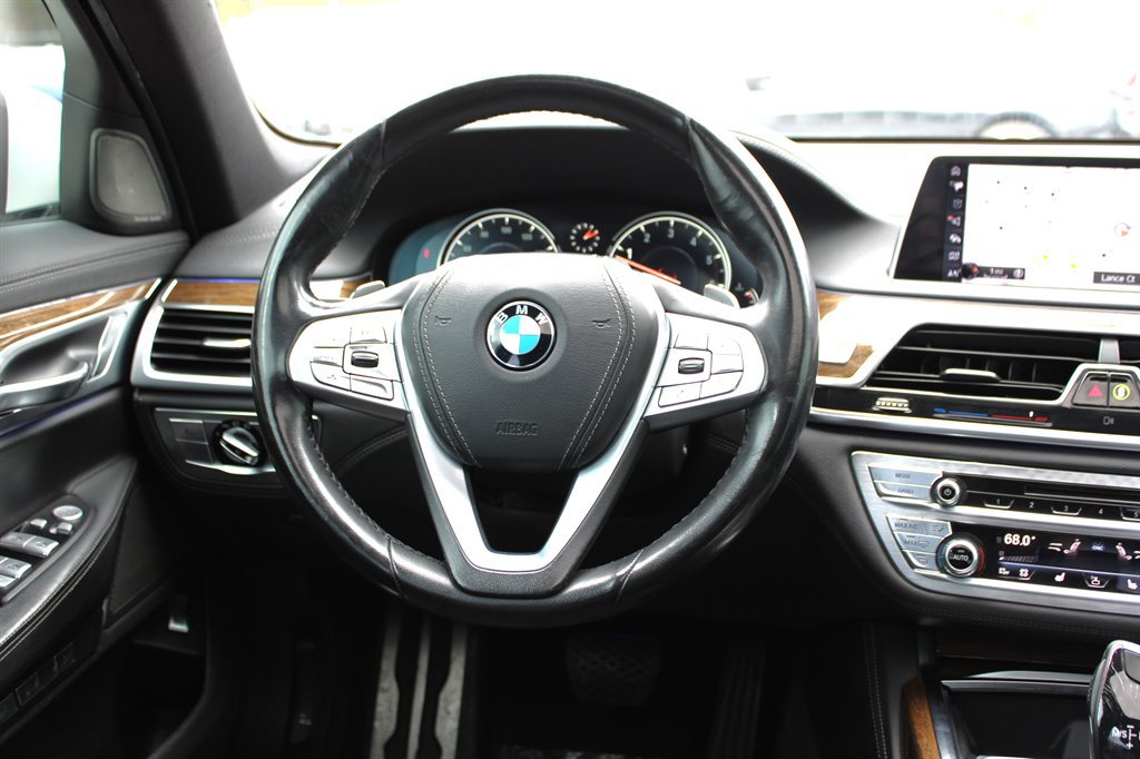 Used 2016 BMW 750i xDrive AWD/4WD image 13