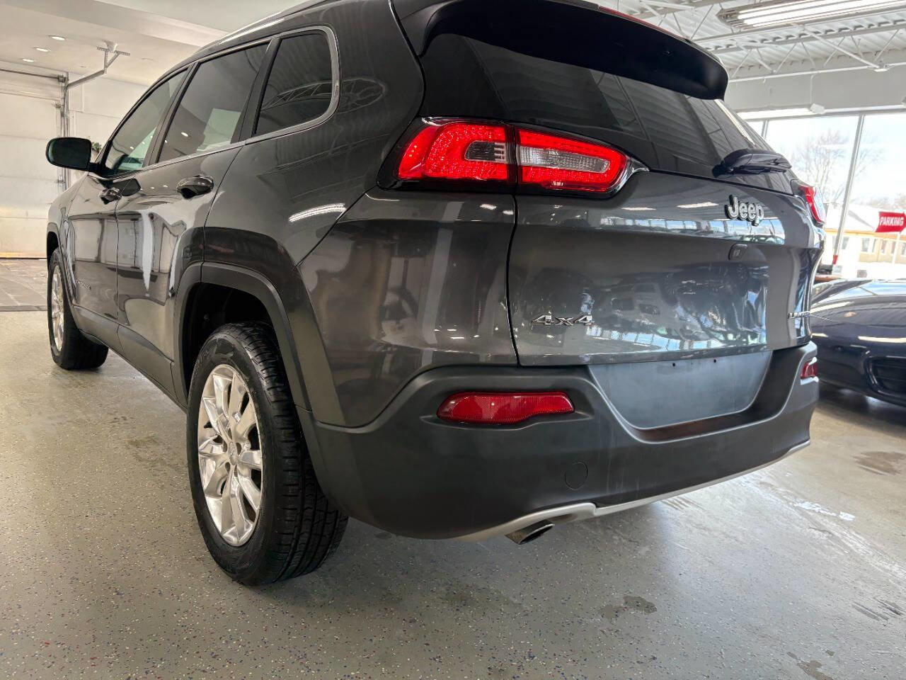 Used 2015 Jeep Cherokee Limited w/ Luxury Group image 11
