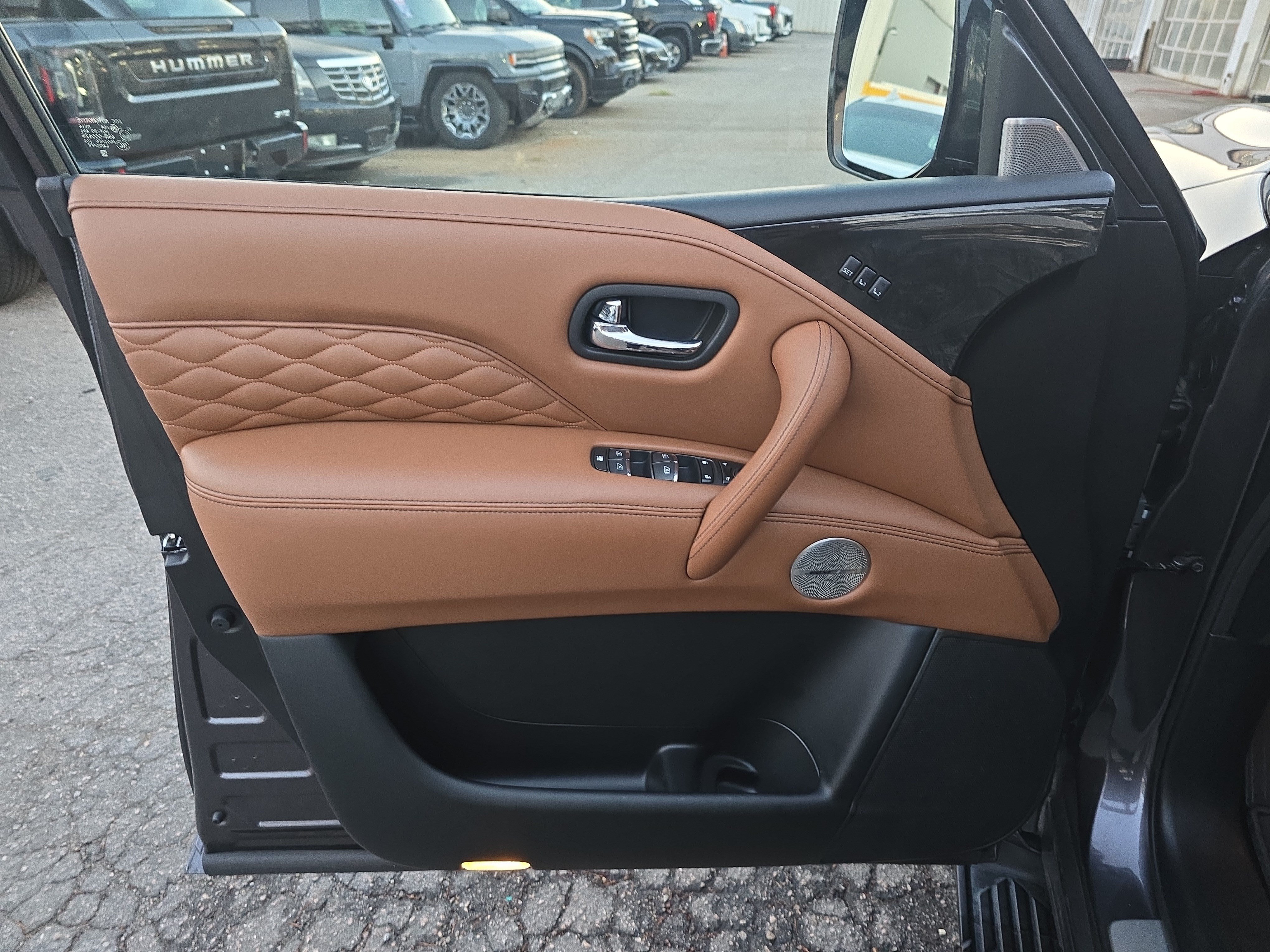 Used 2024 INFINITI QX80 Sensory w/ All-Season Package AWD/4WD image 27