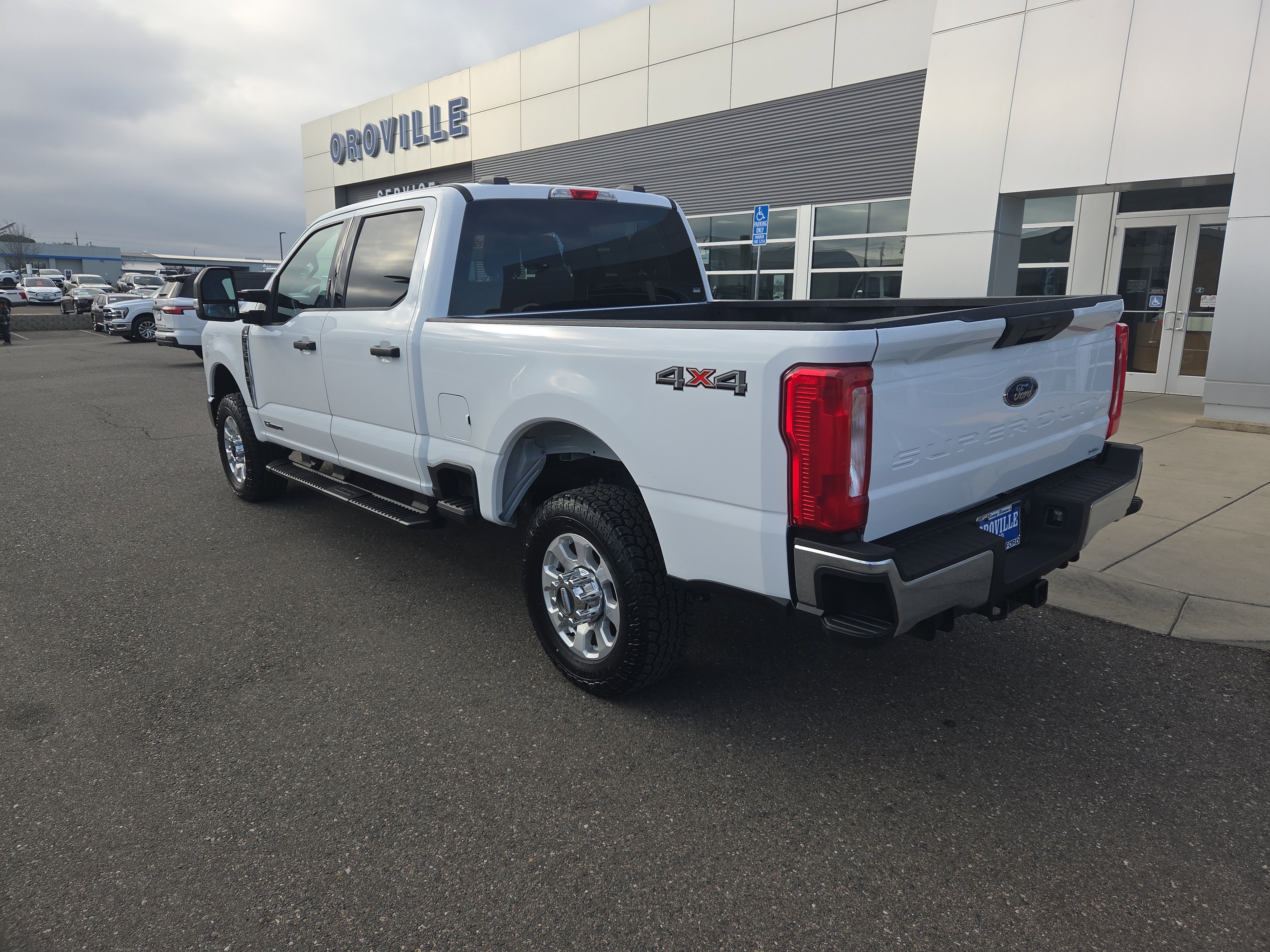 Used 2024 Ford F350 XLT image 3
