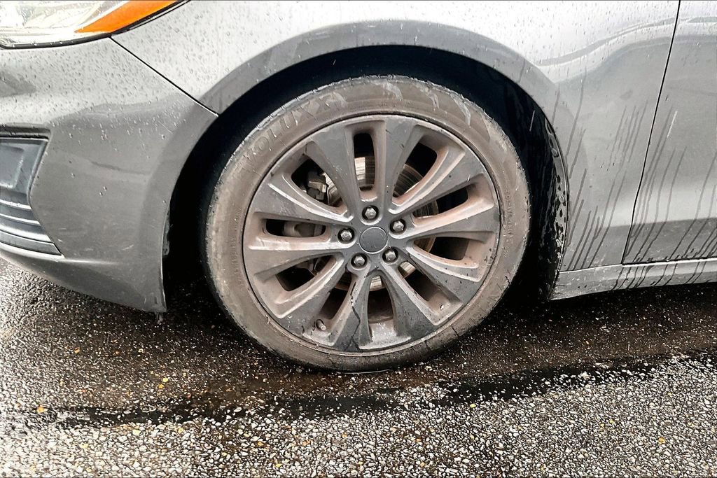 Used 2019 Ford Fusion SE image 4