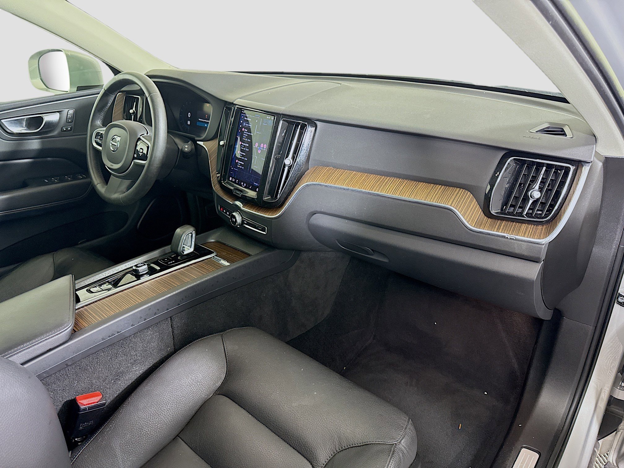 Used 2023 Volvo XC60 B5 Plus w/ Protection Package Premier image 30