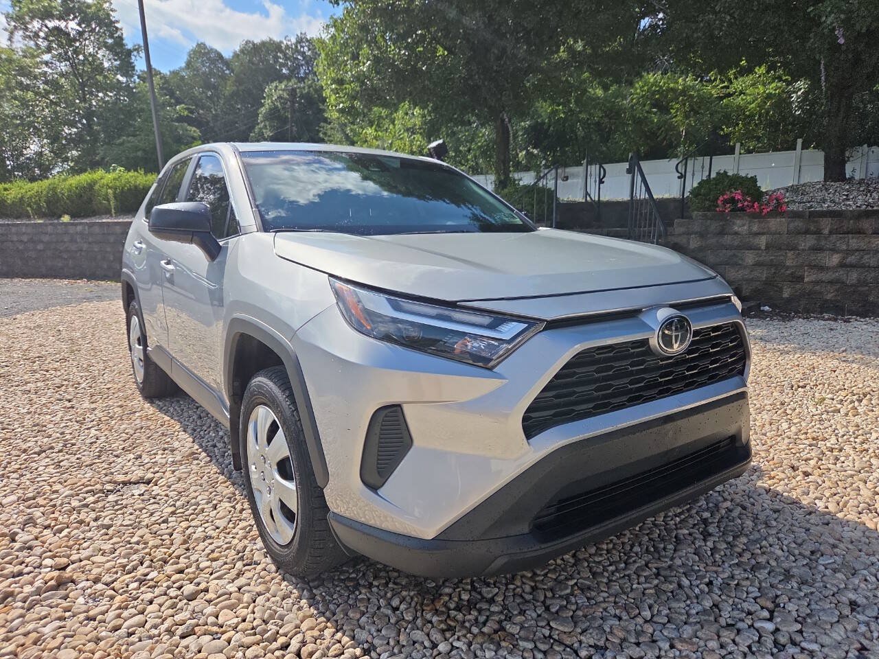 Used 2023 Toyota RAV4 LE AWD/4WD image 9