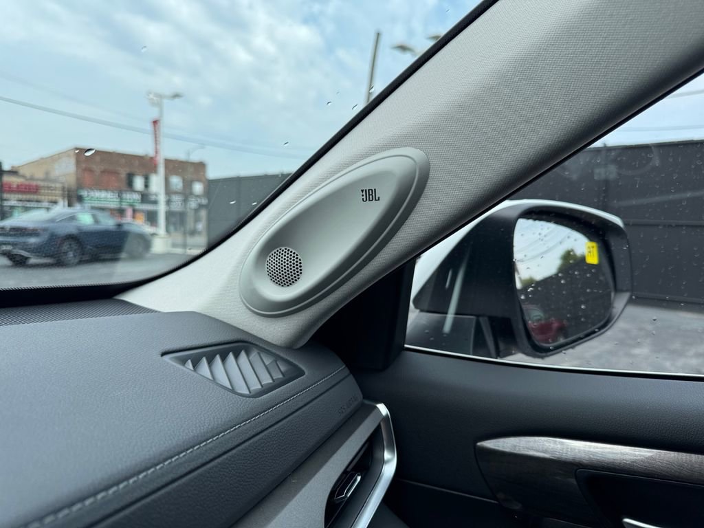 New 2025 Toyota Highlander Limited image 30