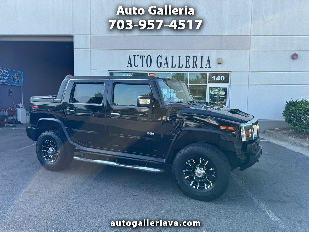Used 2005 HUMMER H2 SUT w/ Preferred Equipment Group AWD/4WD image 1
