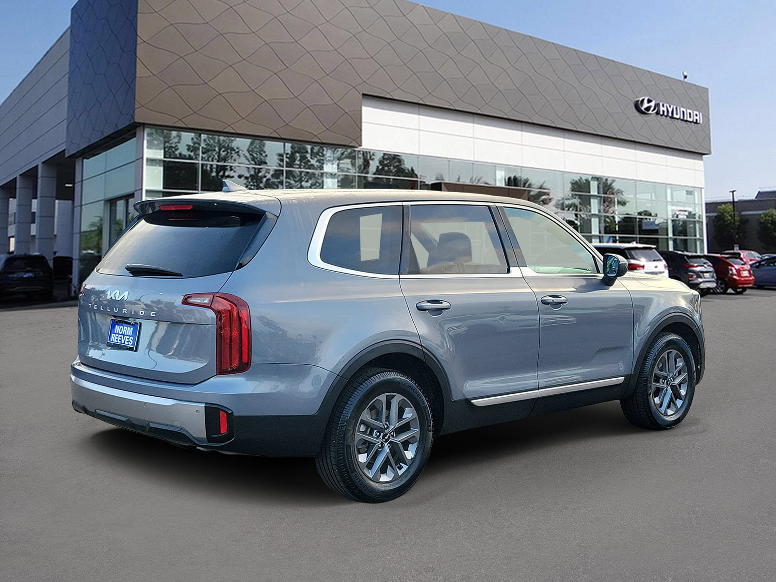 Used 2025 Kia Telluride LX FWD image 2