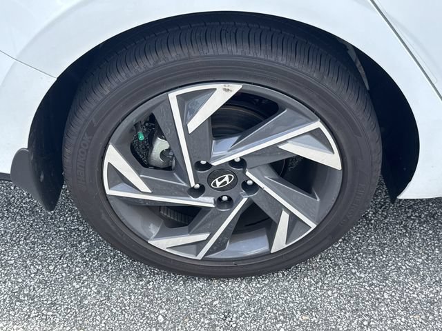 Certified 2025 Hyundai Elantra Limited FWD image 17