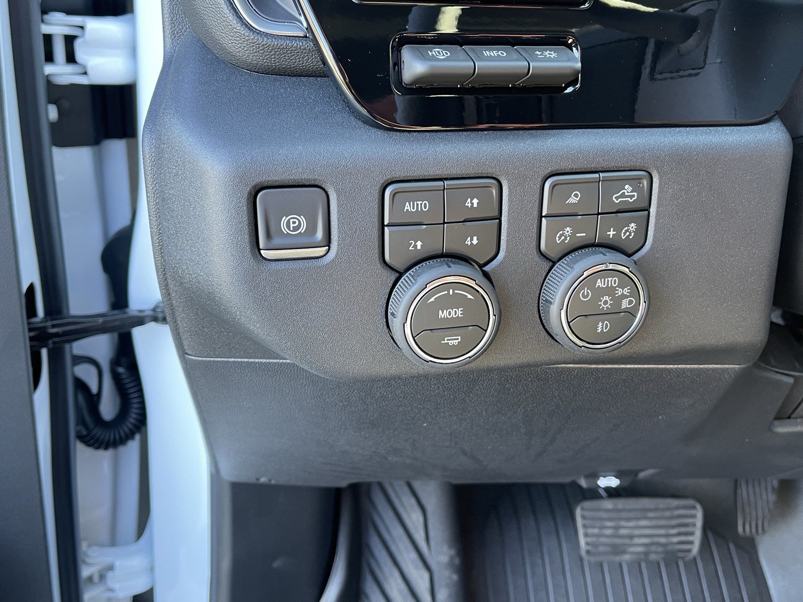 New 2026 Chevrolet Silverado 3500 LTZ w/ LTZ Plus Package AWD/4WD image 24