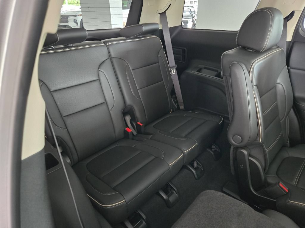 Certified 2023 GMC Acadia Denali w/ Denali Ultimate Package AWD/4WD image 11
