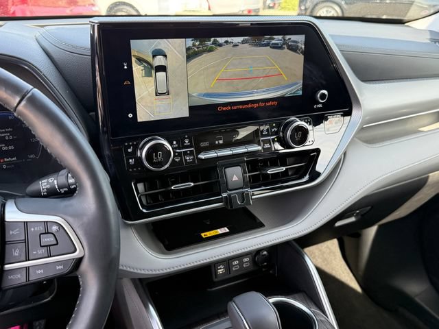 Used 2023 Toyota Highlander Platinum FWD image 19