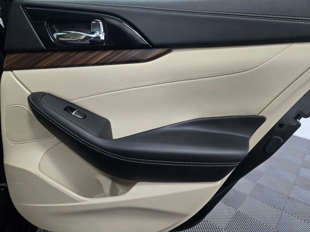 Used 2016 Nissan Maxima Platinum image 22